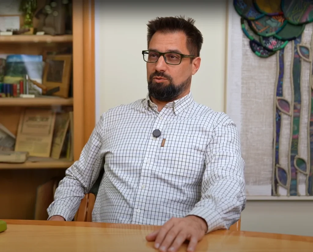 Szénási Miklós Mecsekerdő Zrt. videós ügyfélvéleménye a HolAzAutó flottakövetésről és menetlevélről